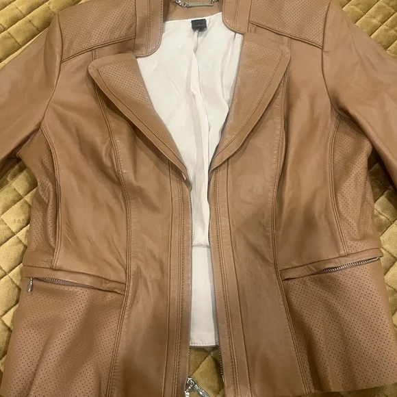 ✨✨✨White House Black Market Light Brown/ Carmel GENUINE Leather Jacket✨✨✨ - Picture 2 of 10
